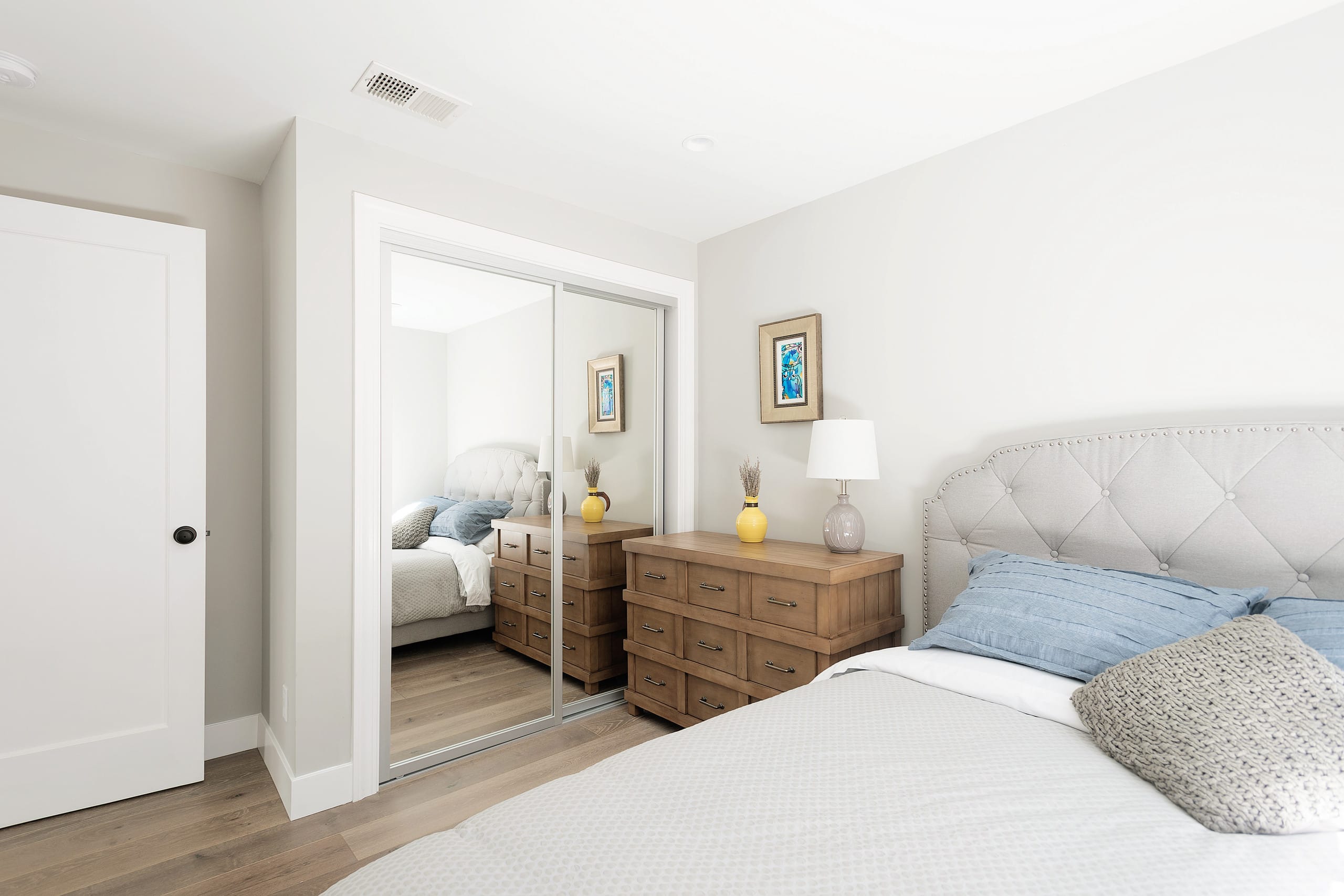 Clean & Private Family Guest Suite near the Beach - Image 14