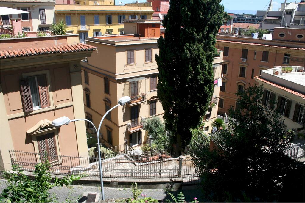 Second floor on a Silent Private Road - Apartment Spacious Calm no Noise of the City