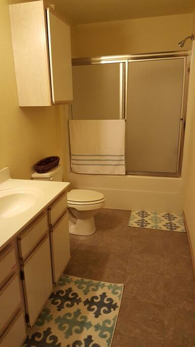 Bed room with hot and cold water