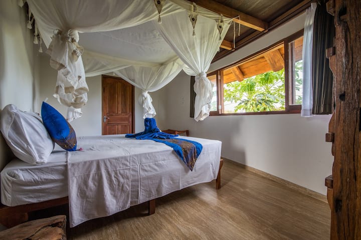 Bedroom #2 with a King double bed or 2 single King beds, bathroom and AC.