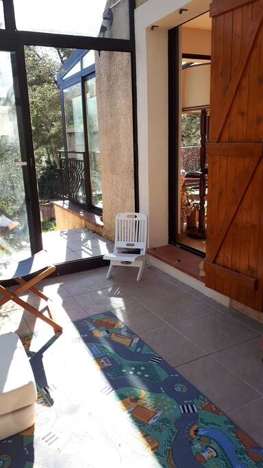 véranda de 12 m2
donnant sur le jardin