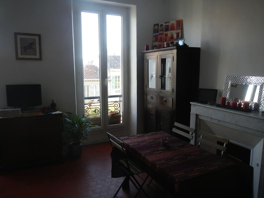 Pièce principale (coin salle à manger)