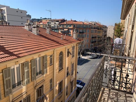 Popular Airbnb listing: Large apartment in Nice in Garibaldi