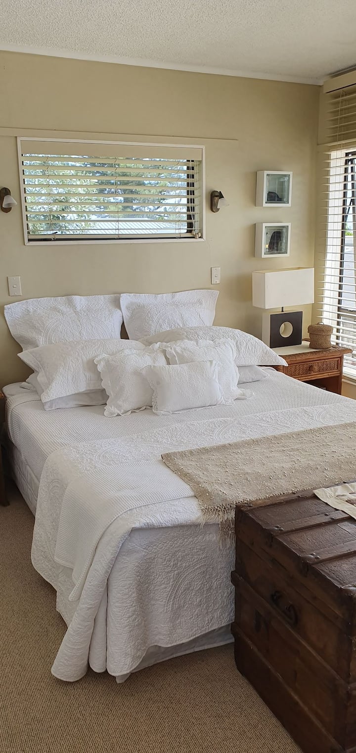 Главна спална соба (спална соба 1 на горниот кат)