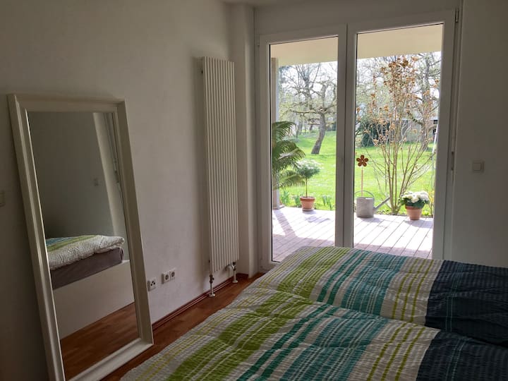 Dhomë gjumi me hyrje në tarracë 