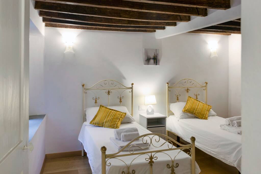 The bedroom with two single bed or 1 double bed - If you want a doble bed please let me know