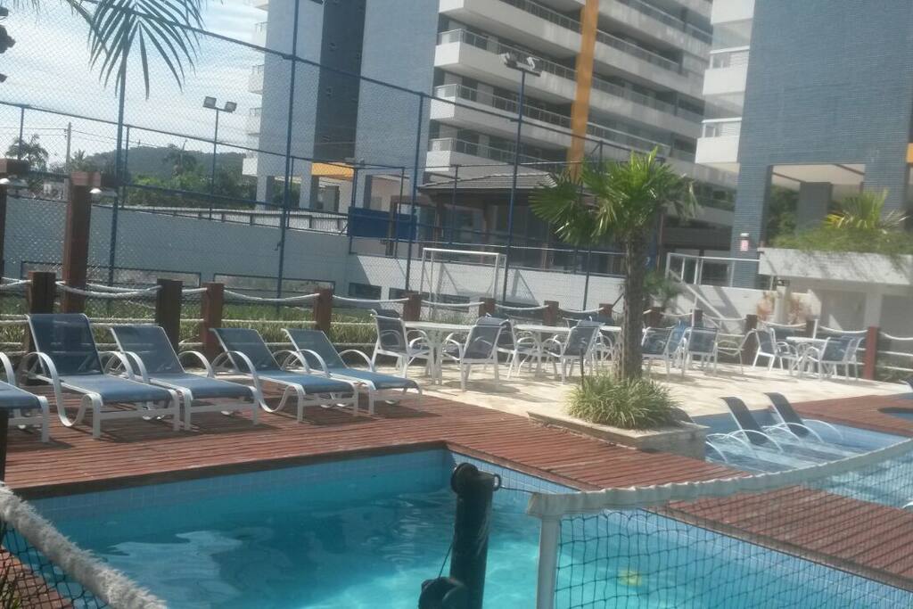 Vôlei de Piscina (Biribol)