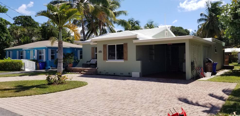 The Best beach block Location in Deerfield Beach! gallery image 3