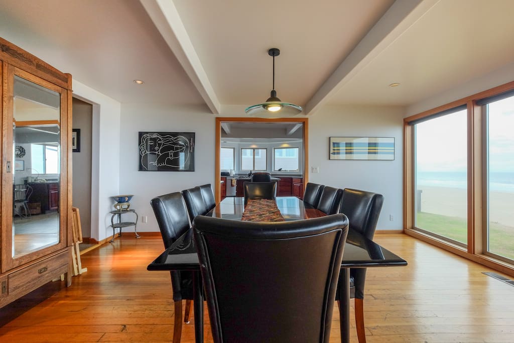 Oceanfront dining room