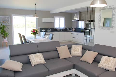 Villas with pools between Avignon, Orange and Nimes