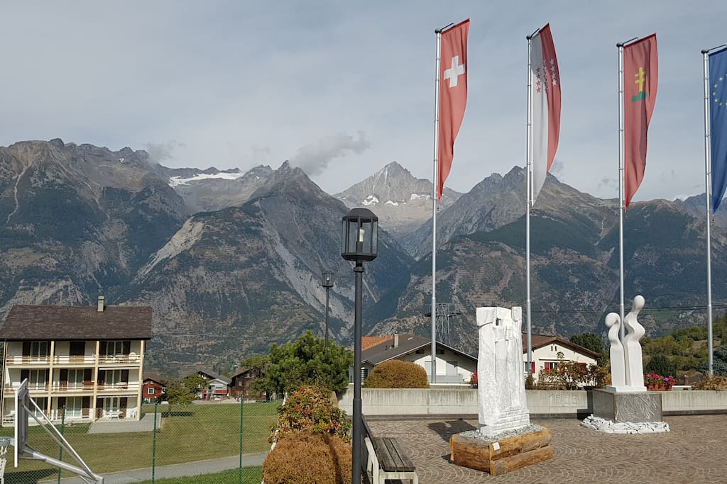 Blick vom Kirchenplatz zu ihrem Ferienhaus CASA BIANCA