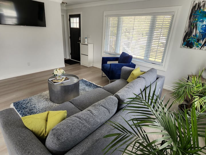 Sunny And Bright 4 Bedroom Villa - Sault Ste. Marie