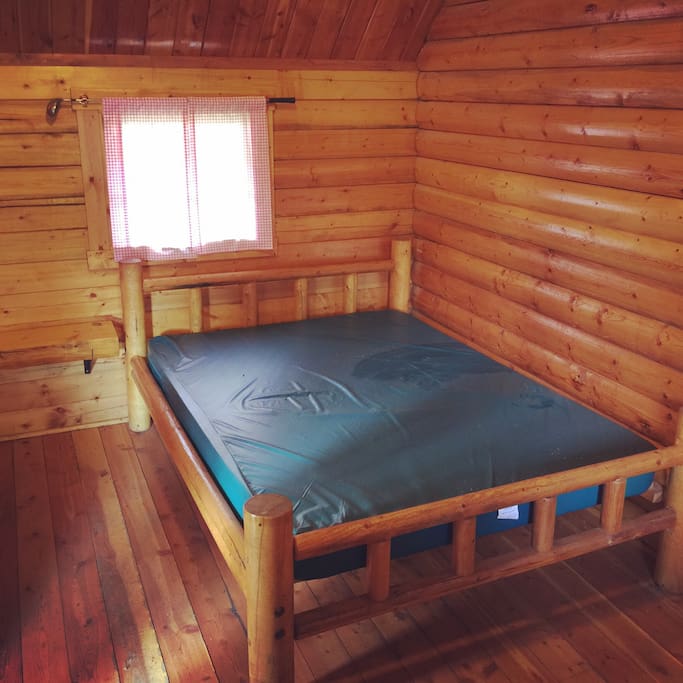 Double bed in the main room. Just bring your sleeping bag or bedroll and you're good to go!