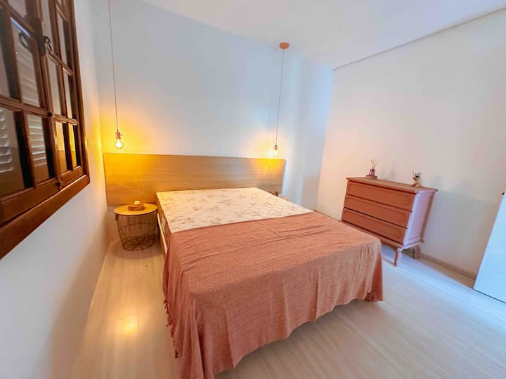 Habitación con cama doble