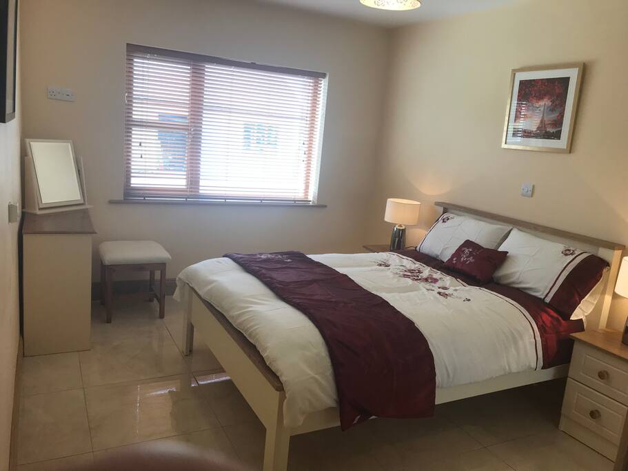 Room 1: Bedroom