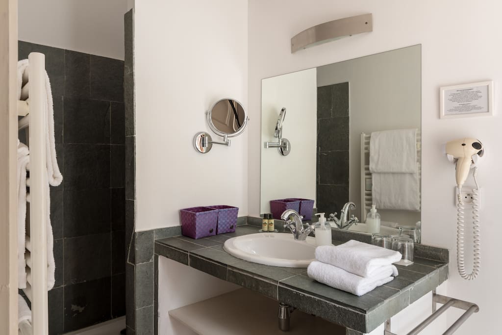 Salle de bain chambre 4