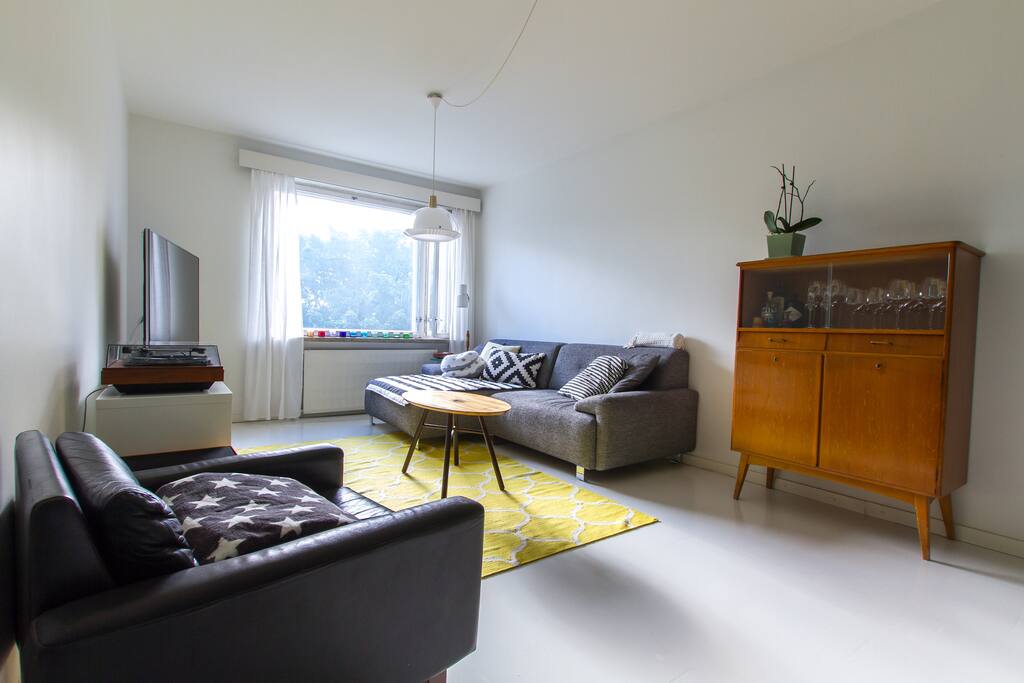 Living room: tv area