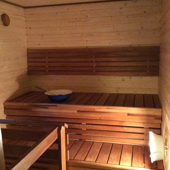 Jos haluat rentoutua päivän päätteeksi saunassa, niin ilmoitathan sen varauksesi yhteydessä.