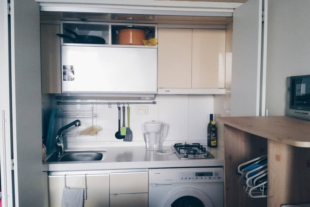 Small but functional kitchen. Not shown is a wrap around 2pc bar that provides abundant prepping space. Kitchen appliances include crocpot, immersion blender, centrifugal, juicer, toaster oven.
