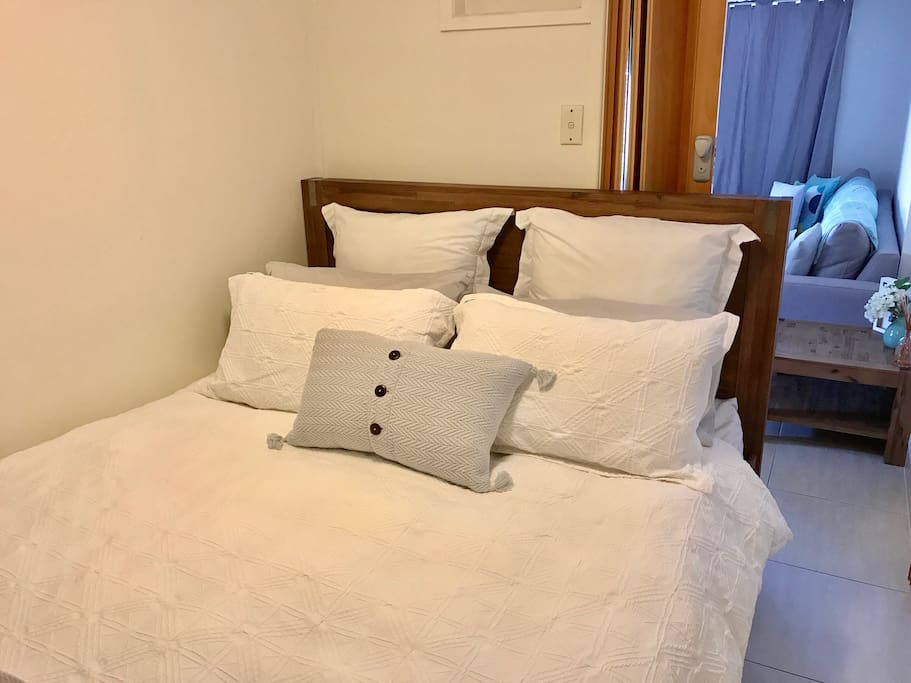 Queen size bed