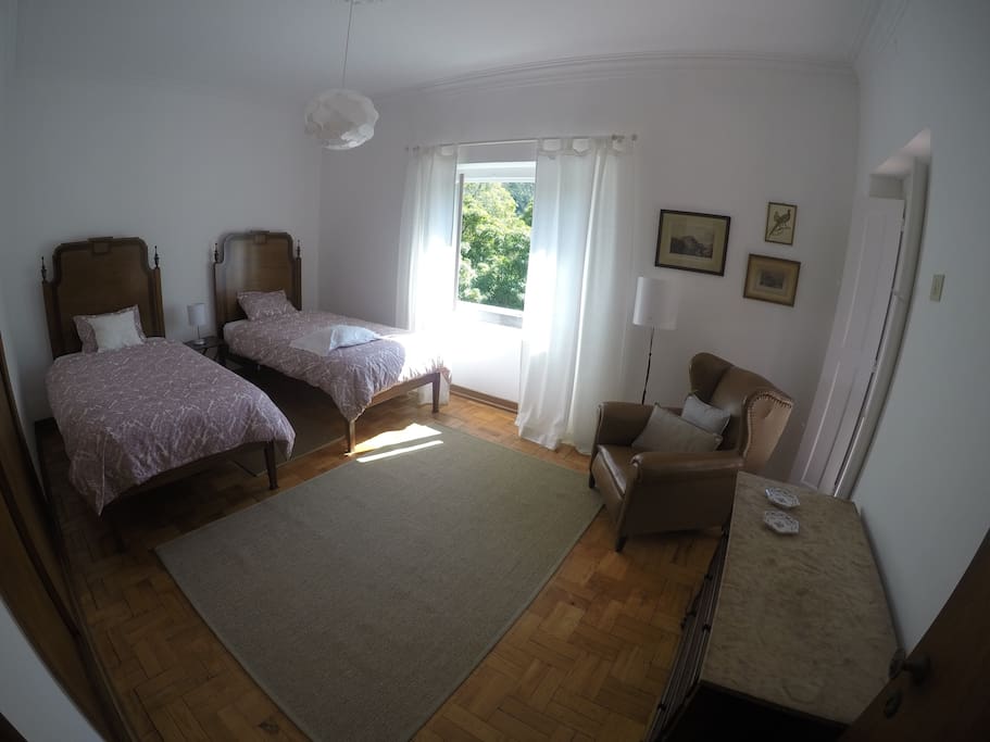 Room 1 (twin beds)