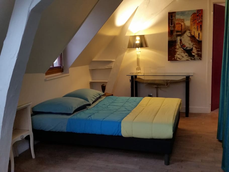 La chambre dans la suite parentale