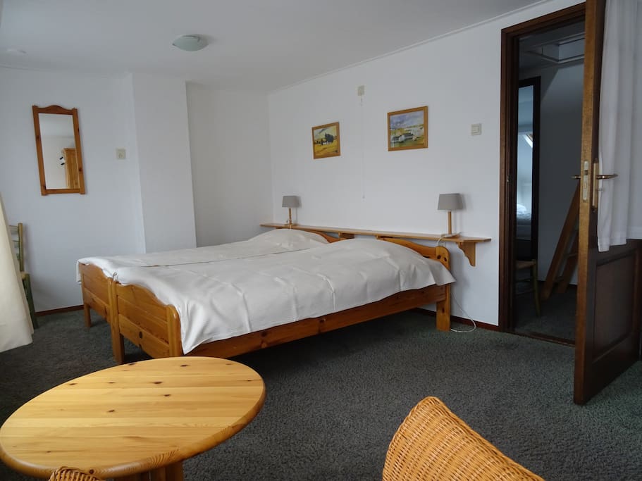 ouderslaapkamer 2x100x200
plaats voor kinderbed