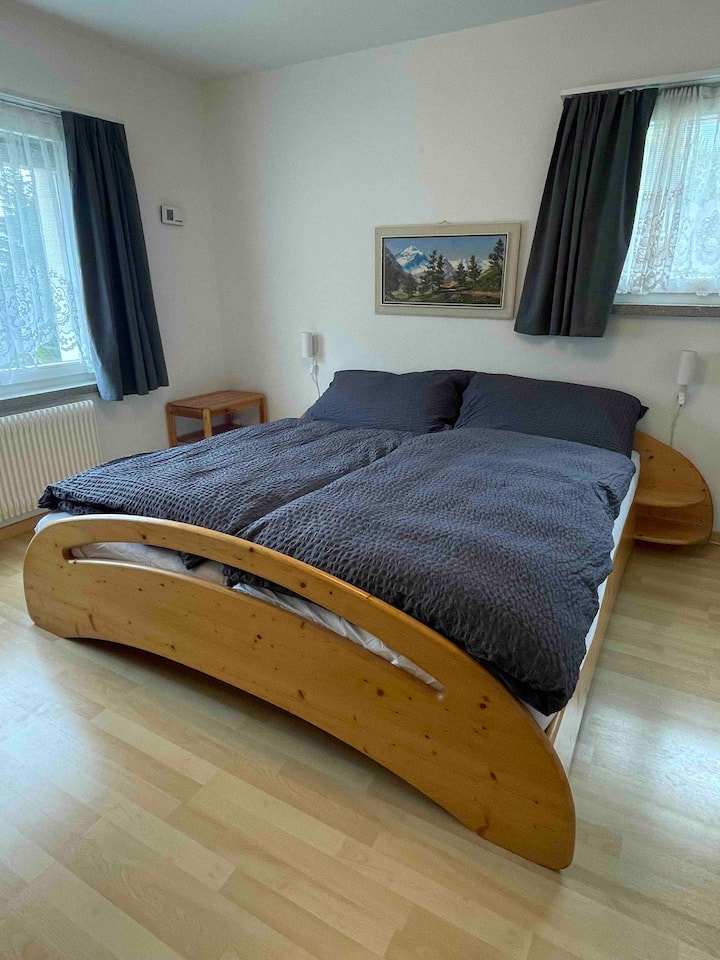 Chumba cha kulala cha mzazi/chumba kikuu cha kulala