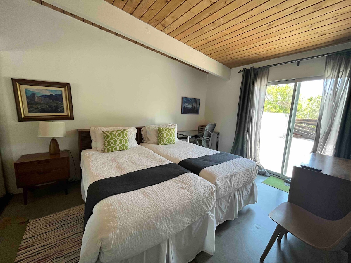 Საძინებელი ერთადგილიანი საწოლებით 