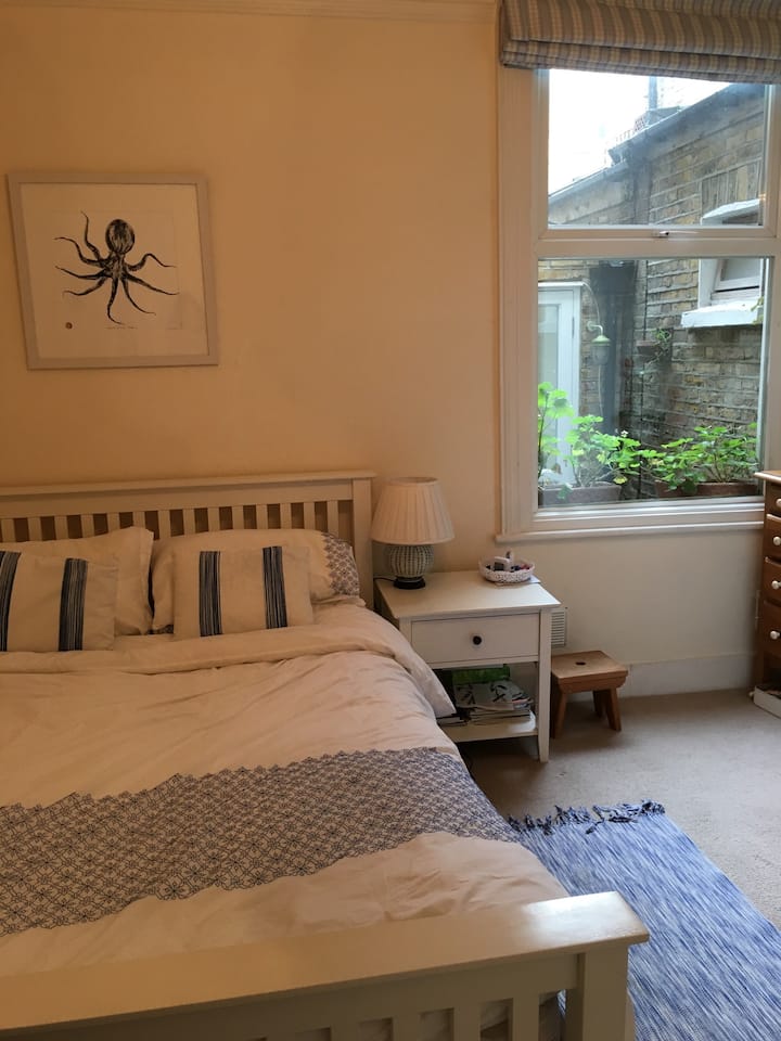 2 bedroom spacious garden flat (full use of flat)