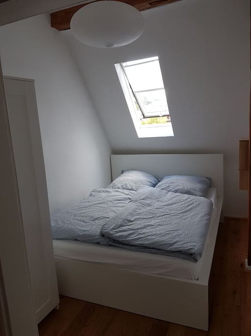 Wunderschönes, helles Schlafzimmer (1,60 * 2,00 Meter)