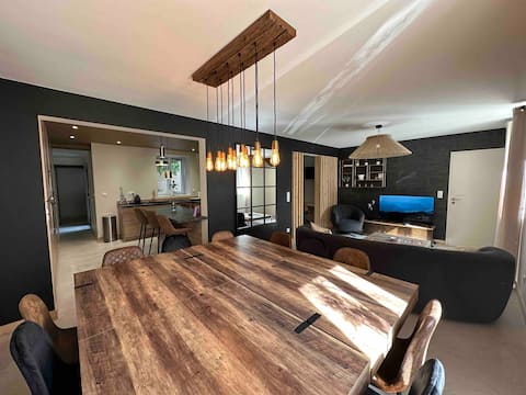 Beautiful house/terrace/seminar/train station/center/arena