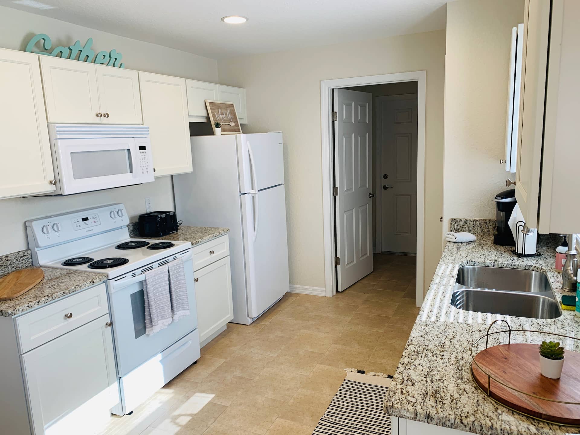 Spacious 3 Bed, 2 Bath Home Near Legoland — photo 4