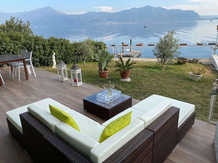 Apartment on the lake with patio/garden and pier
