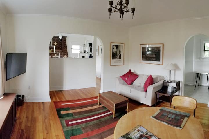 Urban Serenity, Privacy In Charming Carriage House - Forest Hills, PA