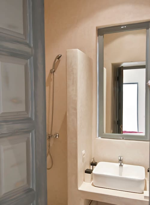 Bathroom w shower, towels and soaps included.