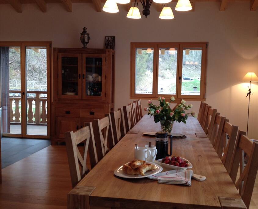 Dining area - Main floor