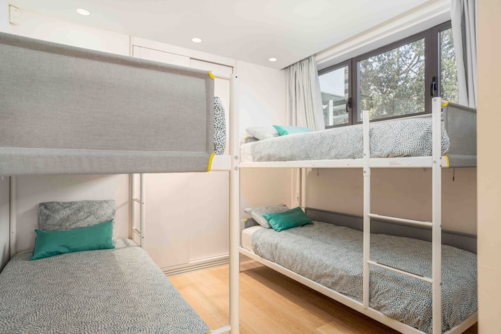 Segunda habitación con dos literas (para un total de 4 personas) junto al segundo baño privado