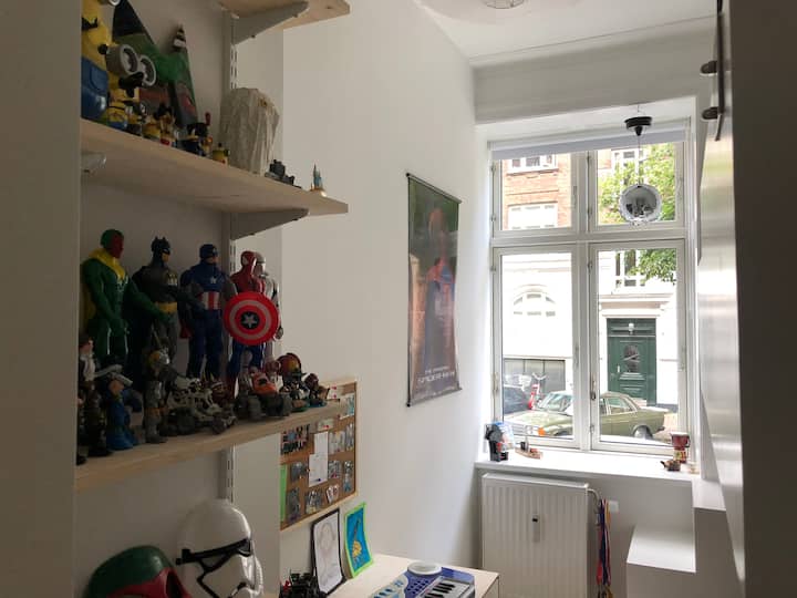 Dhoma e gjumit 3 (krevat i ngritur me madhësi të zakonshme)