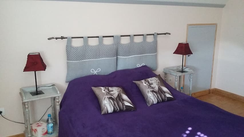 1 bedroom 1 double bed + 1 baby bed