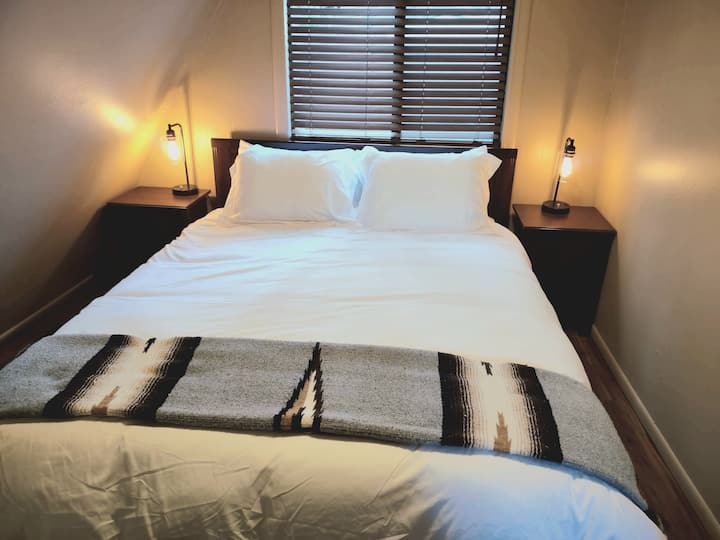 เตียงควีนไซส์พร้อมที่นอนเมมโมรี่โฟมใหม่ล่าสุด