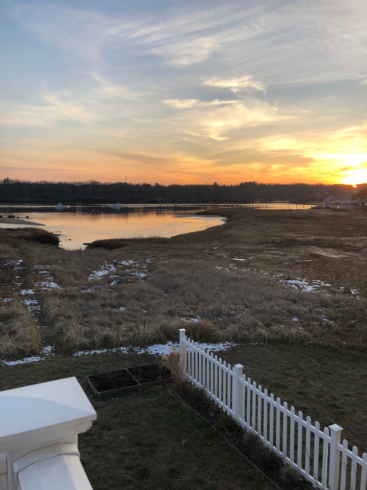 Escape to Camp Ellis retreat w/ocean & river views