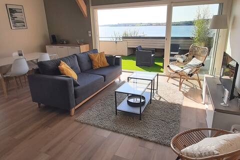 Apartment with superb view of Lake Pareloup