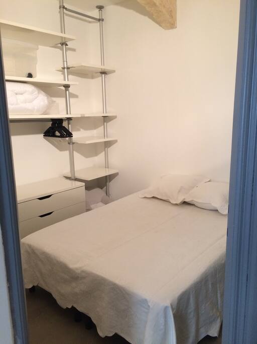chambre avec lit relaxation électrique (têtes et pieds relevables) 140/190