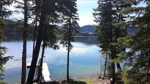 Private Waterfront Cottage on Lac des Roches, Quebec