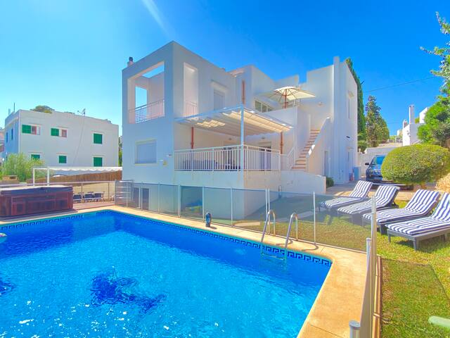 House in Cala D’or with Beach Access