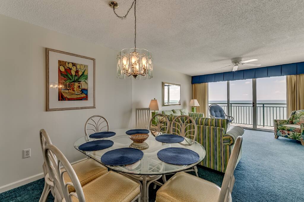 Chair,Furniture,Dining Room,Indoors,Room