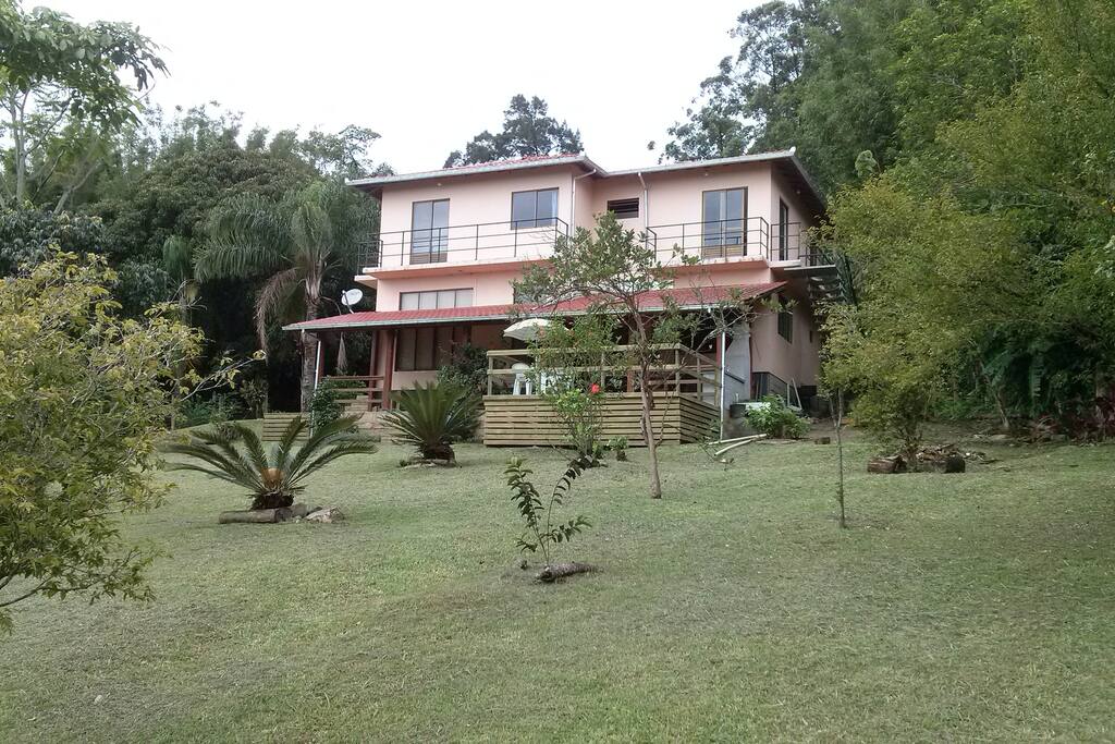 A Morada vista da estrada geral.