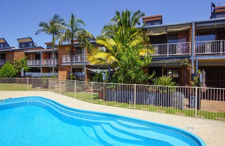 townhouse-5 / 500m from pristine beaches and clubs