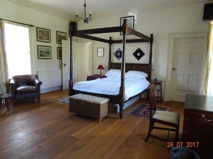 ملحق - غرفة نوم بسرير كبير الحجم